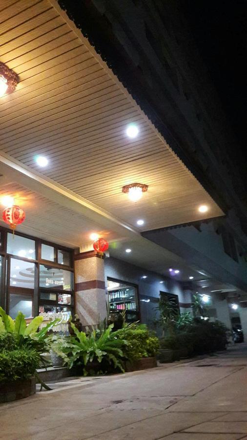 Veerasuda Condotel Ratchaburi Extérieur photo