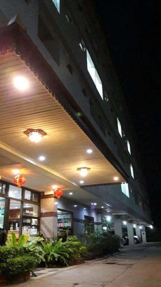 Veerasuda Condotel Ratchaburi Extérieur photo