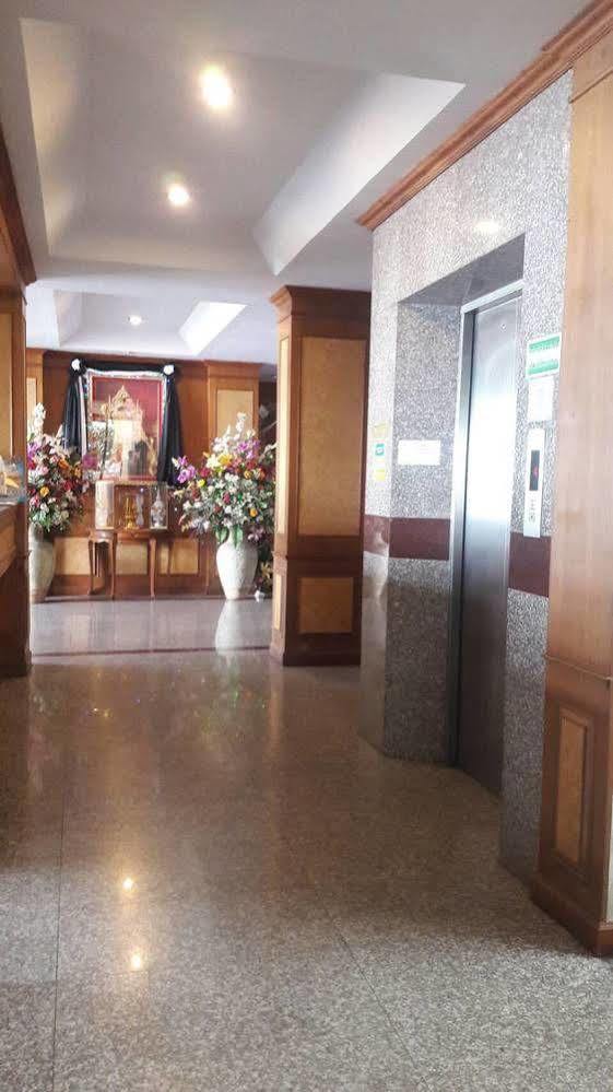 Veerasuda Condotel Ratchaburi Extérieur photo