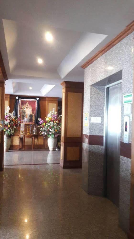 Veerasuda Condotel Ratchaburi Extérieur photo