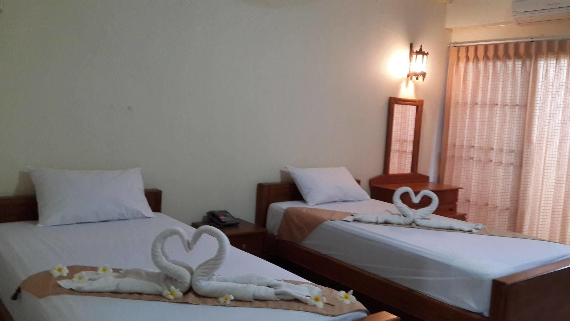 Veerasuda Condotel Ratchaburi Extérieur photo