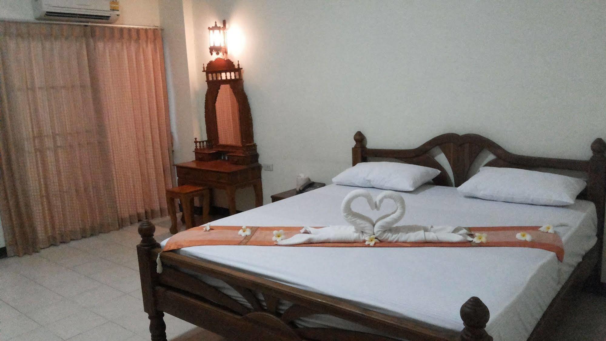 Veerasuda Condotel Ratchaburi Extérieur photo